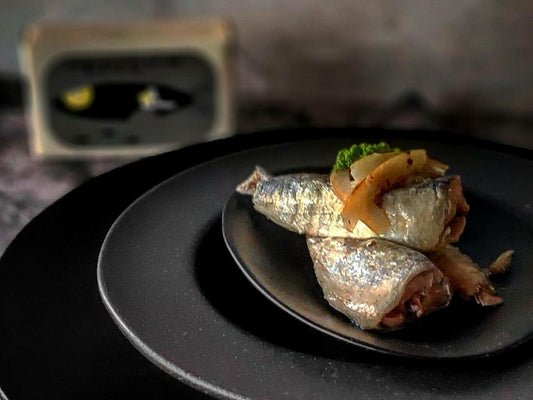 Sardinak Oliba-olioan eta Limoian